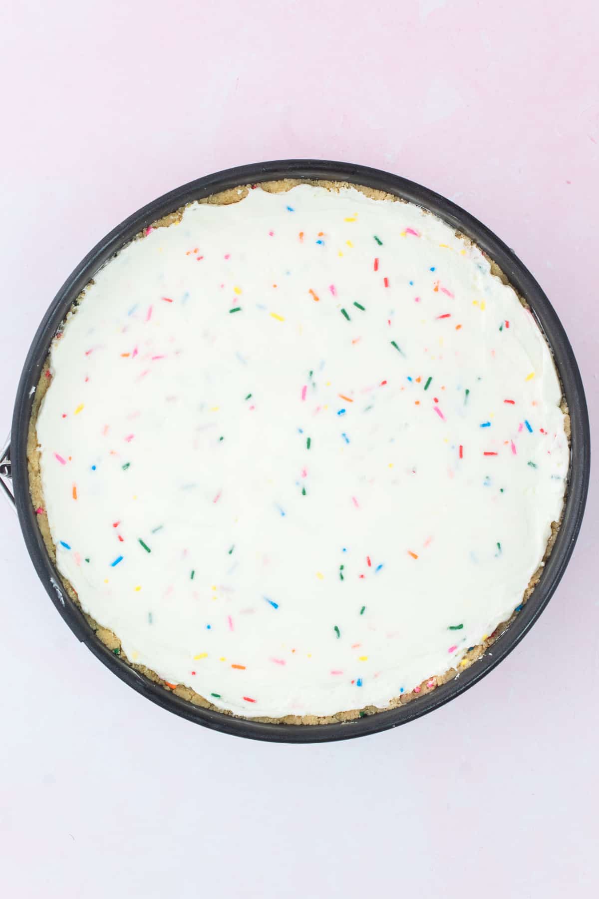 Cheesecake filling in pan