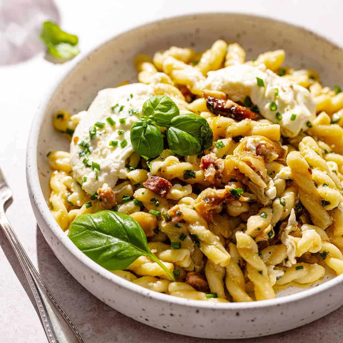 Garlic confit pasta featured image.