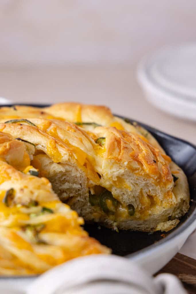 Tipiak Cheddar & Jalapeño Stuffed Bread 640 g main image 1