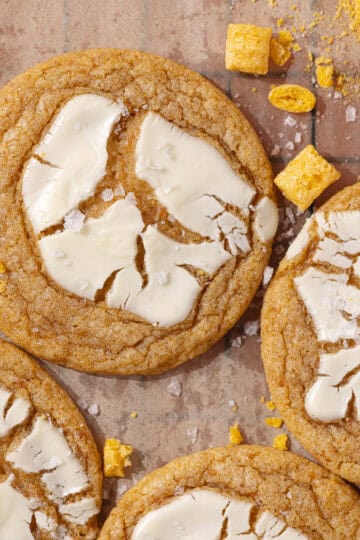 Captain crunch cookies feature photo.