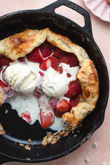 Strawberry puff pastry galette featured photo.