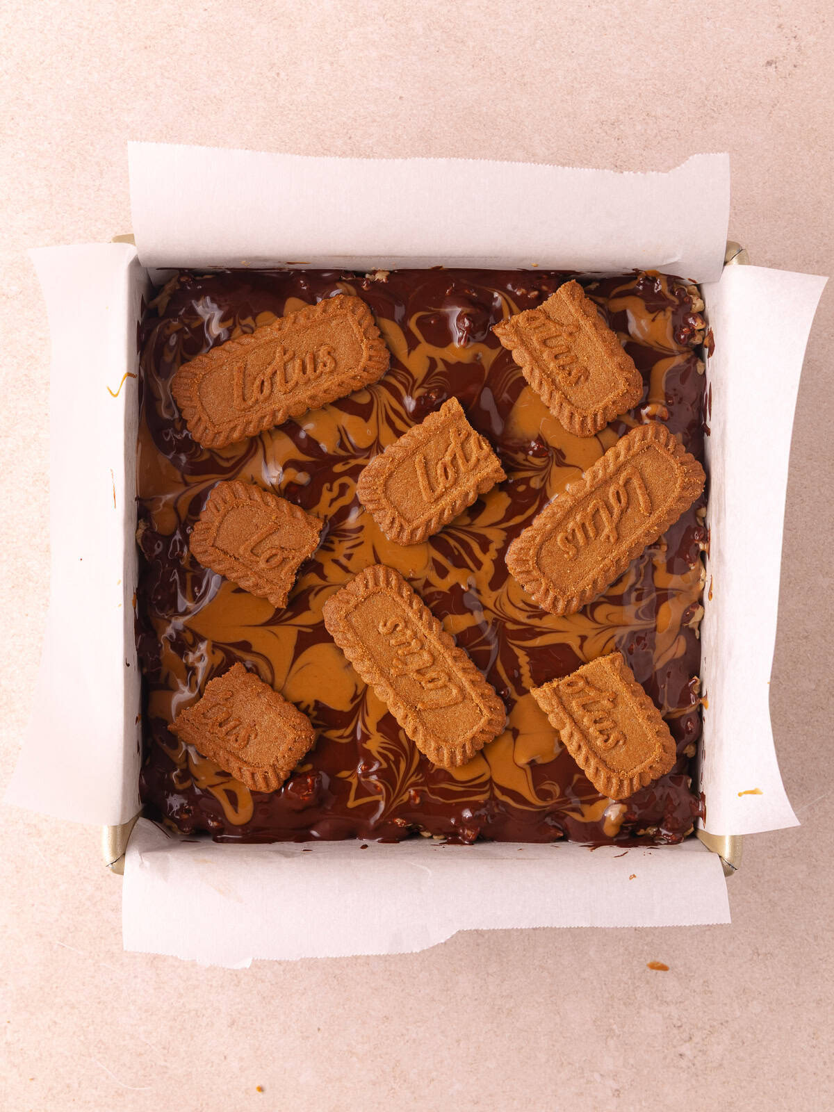 Biscoff rice krispie treats made with marshmallows, cookie butter, rice krispies cereal and topped with chocolate, more cookies butter and Biscoff cookie biscuits.