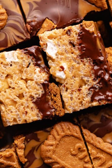 Biscoff rice krispie treats made with marshmallows, cookie butter, rice krispies cereal and topped with chocolate, more cookies butter and Biscoff cookie biscuits.