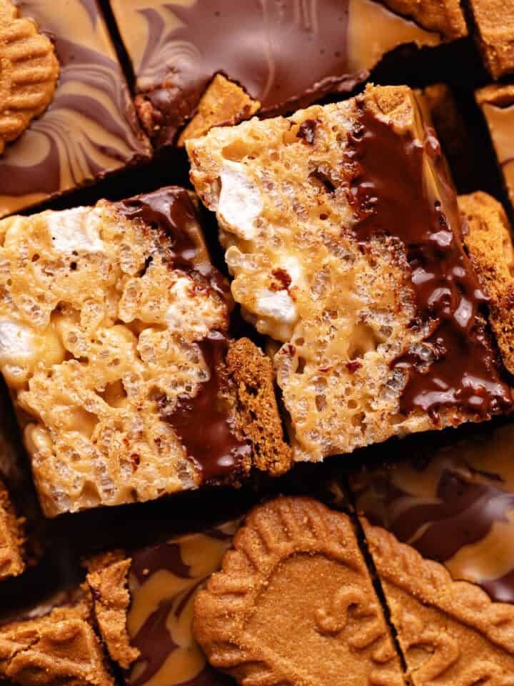 Biscoff rice krispie treats made with marshmallows, cookie butter, rice krispies cereal and topped with chocolate, more cookies butter and Biscoff cookie biscuits.